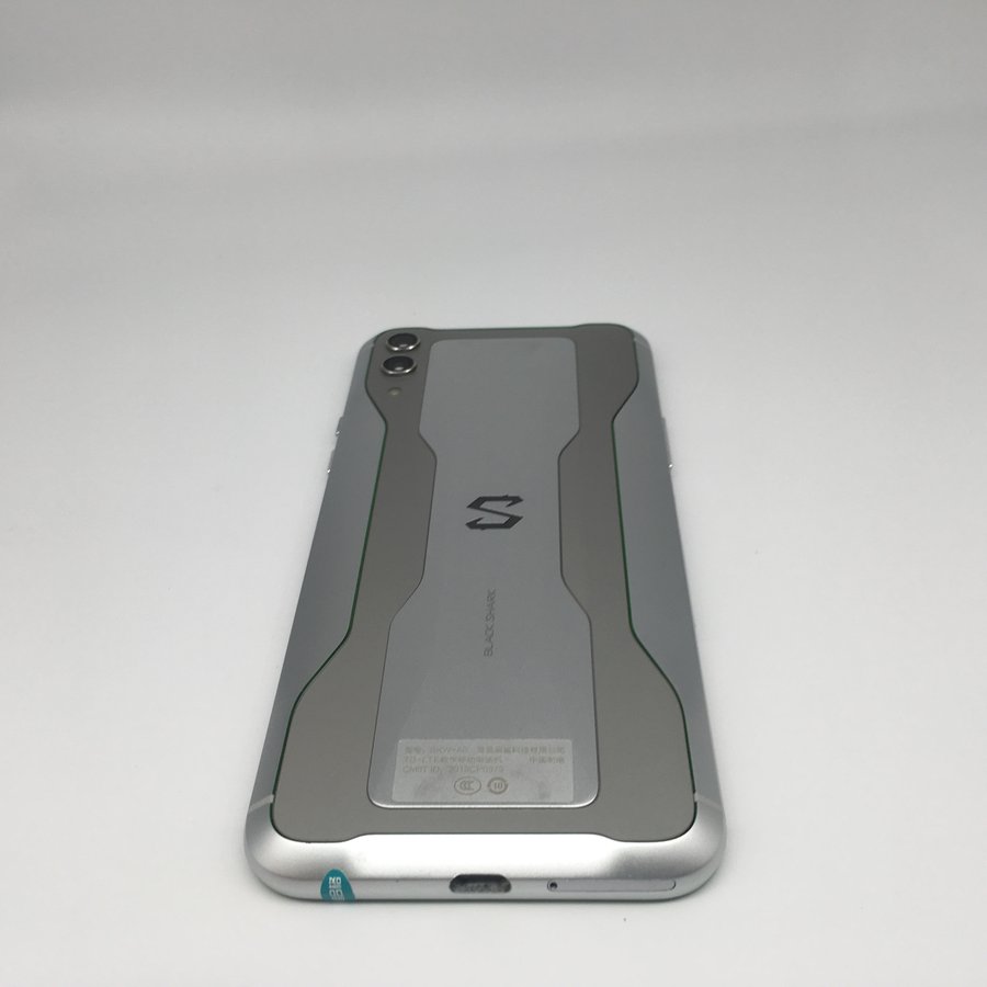 小米【黑鲨游戏手机 2】全网通 银色 8g/128g 国行 99成新