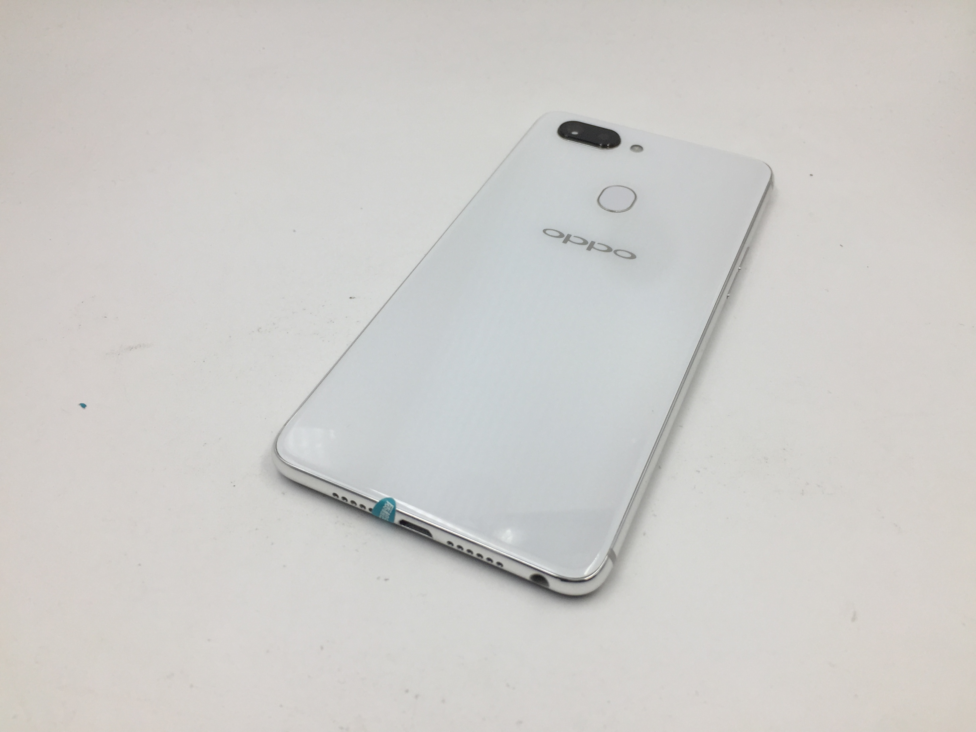 oppo【r15】全网通 白色 6g/128g 国行 9成新