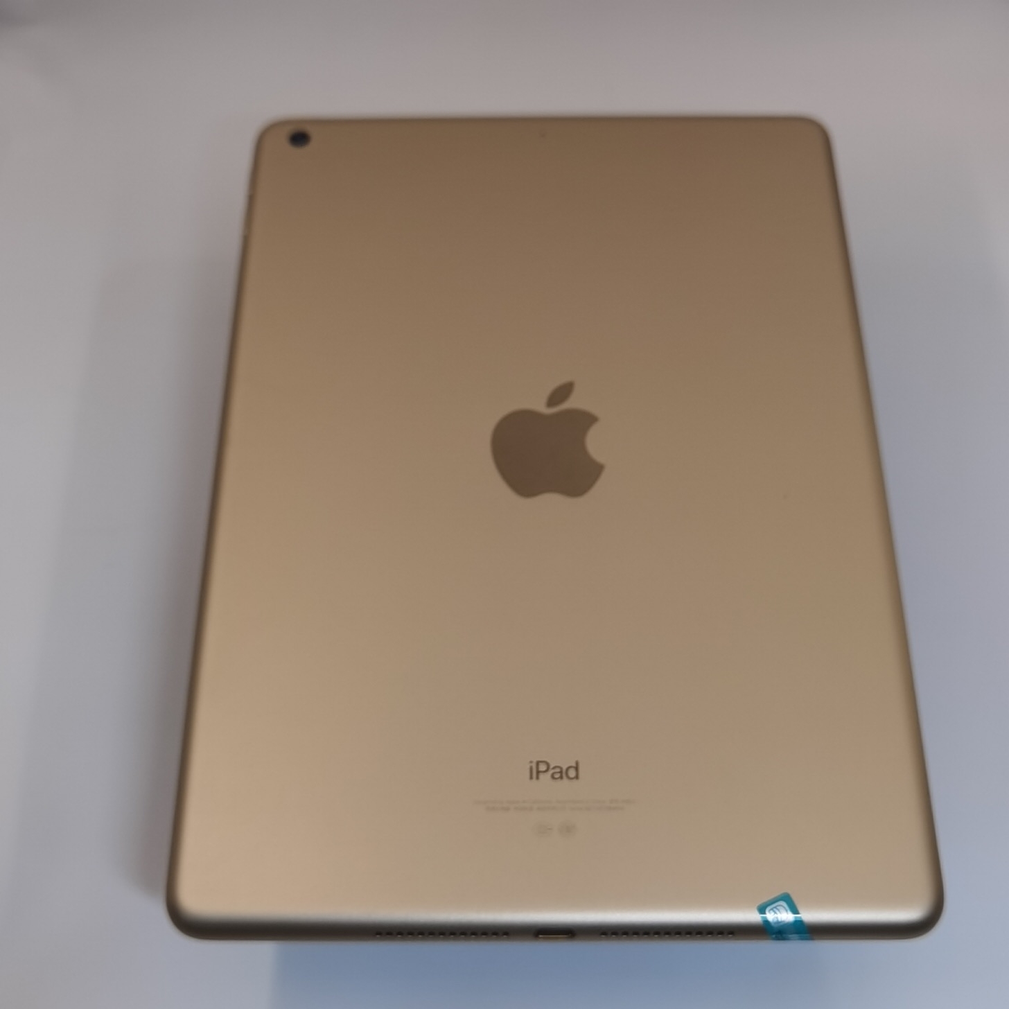 苹果【iPad 2017款 9.7英寸】WIFI版 金色 32G 国行 95新 
