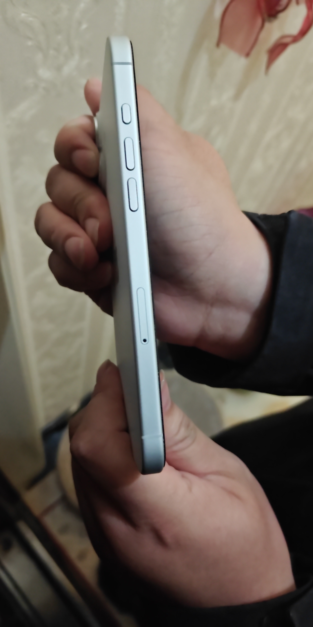 苹果【iPhone 16 Plus】5G全网通 白色 128G 国行 99新 