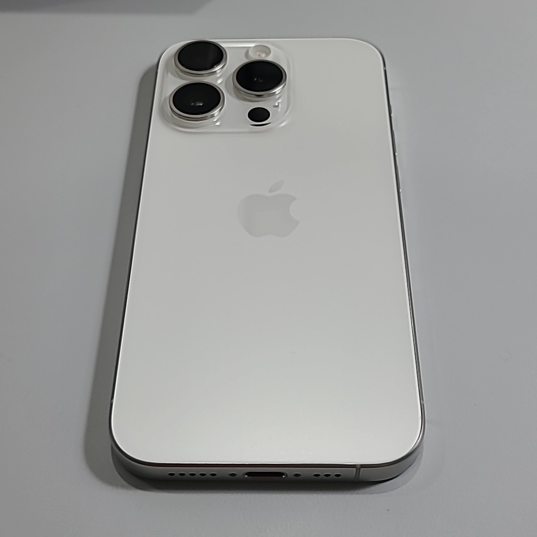 苹果【iPhone 15 Pro】5G全网通 白色钛金属 256G 国行 99新 