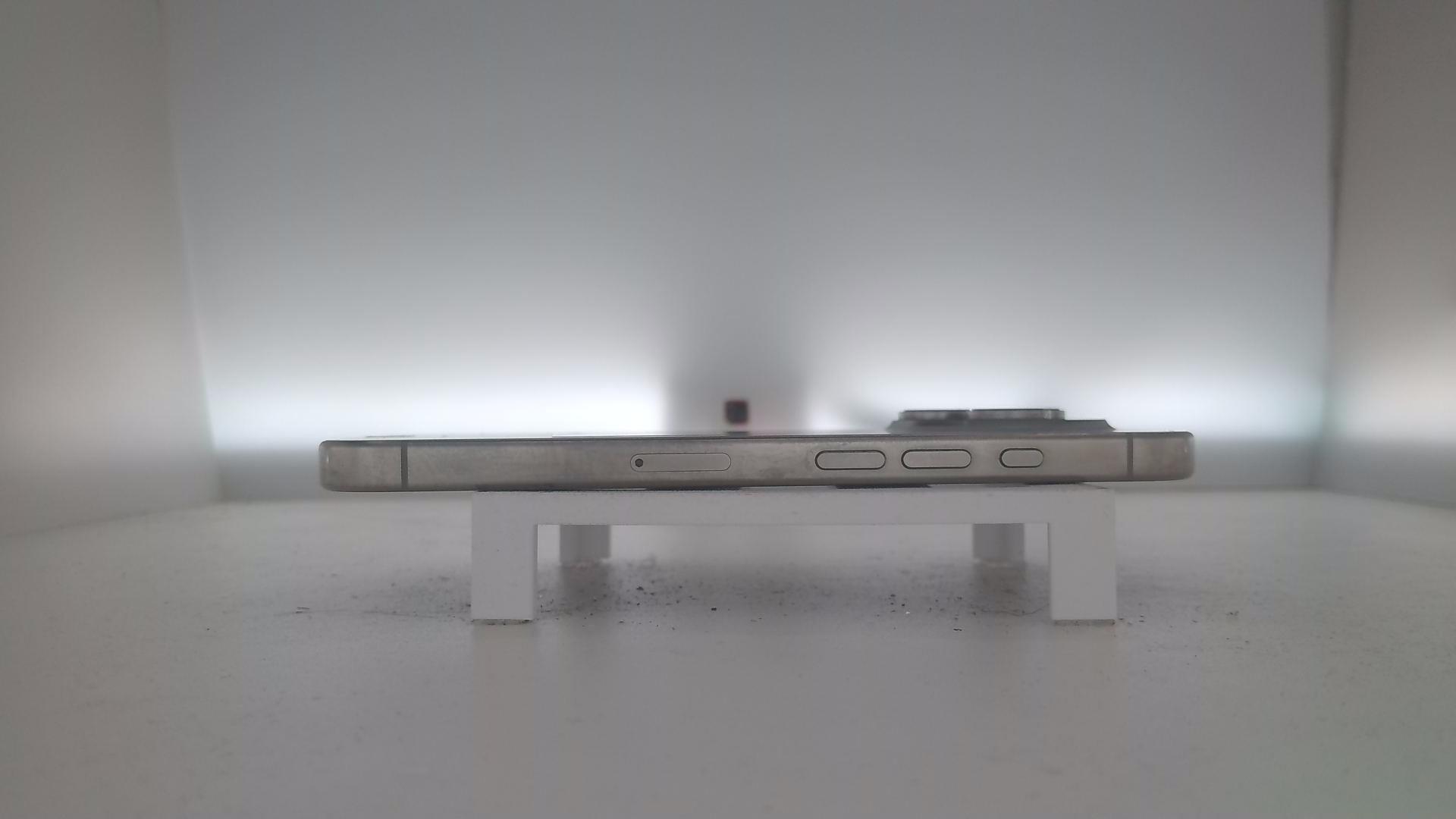 苹果【iPhone 16 pro】99新 