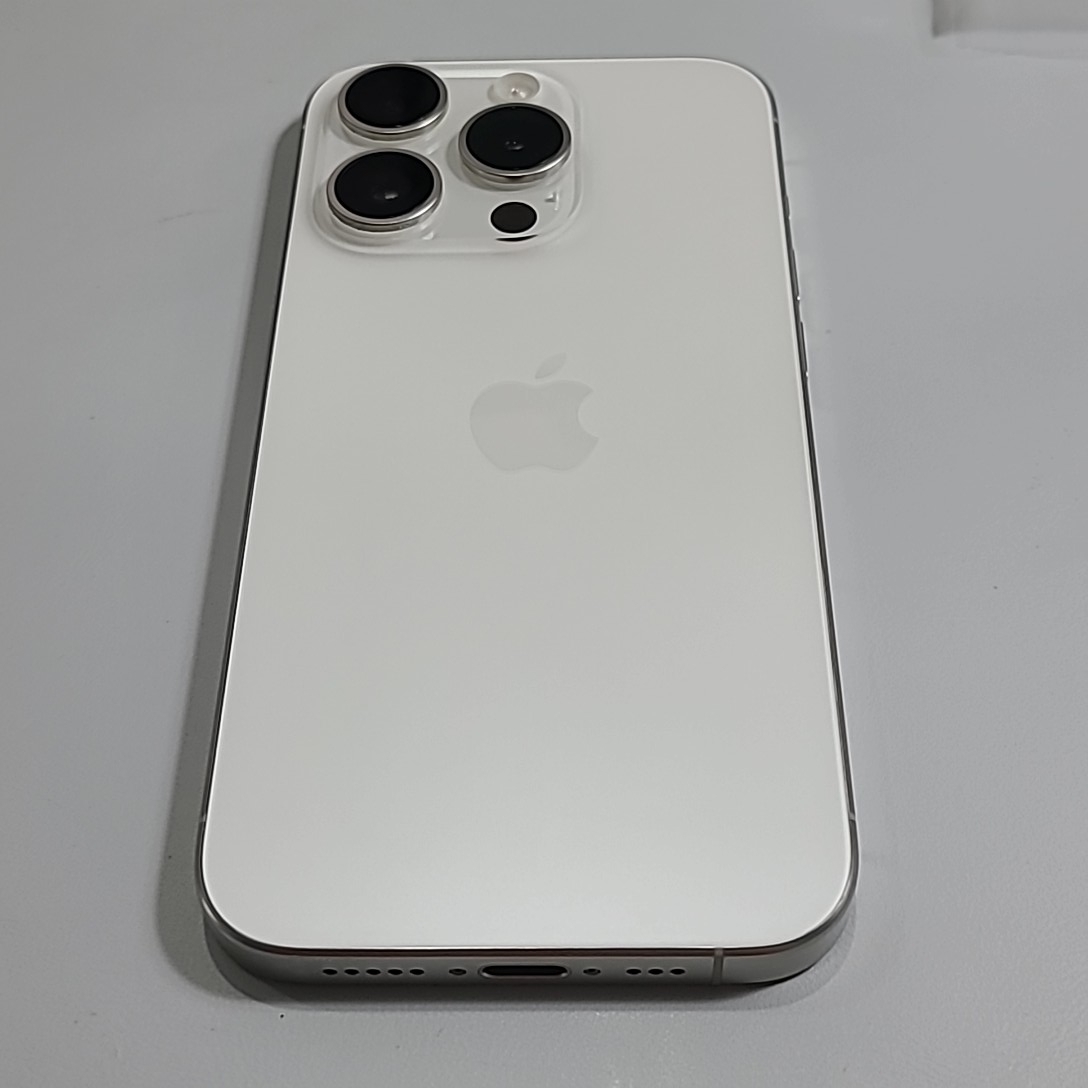 苹果【iPhone 15 Pro】5G全网通 白色钛金属 256G 国行 99新 