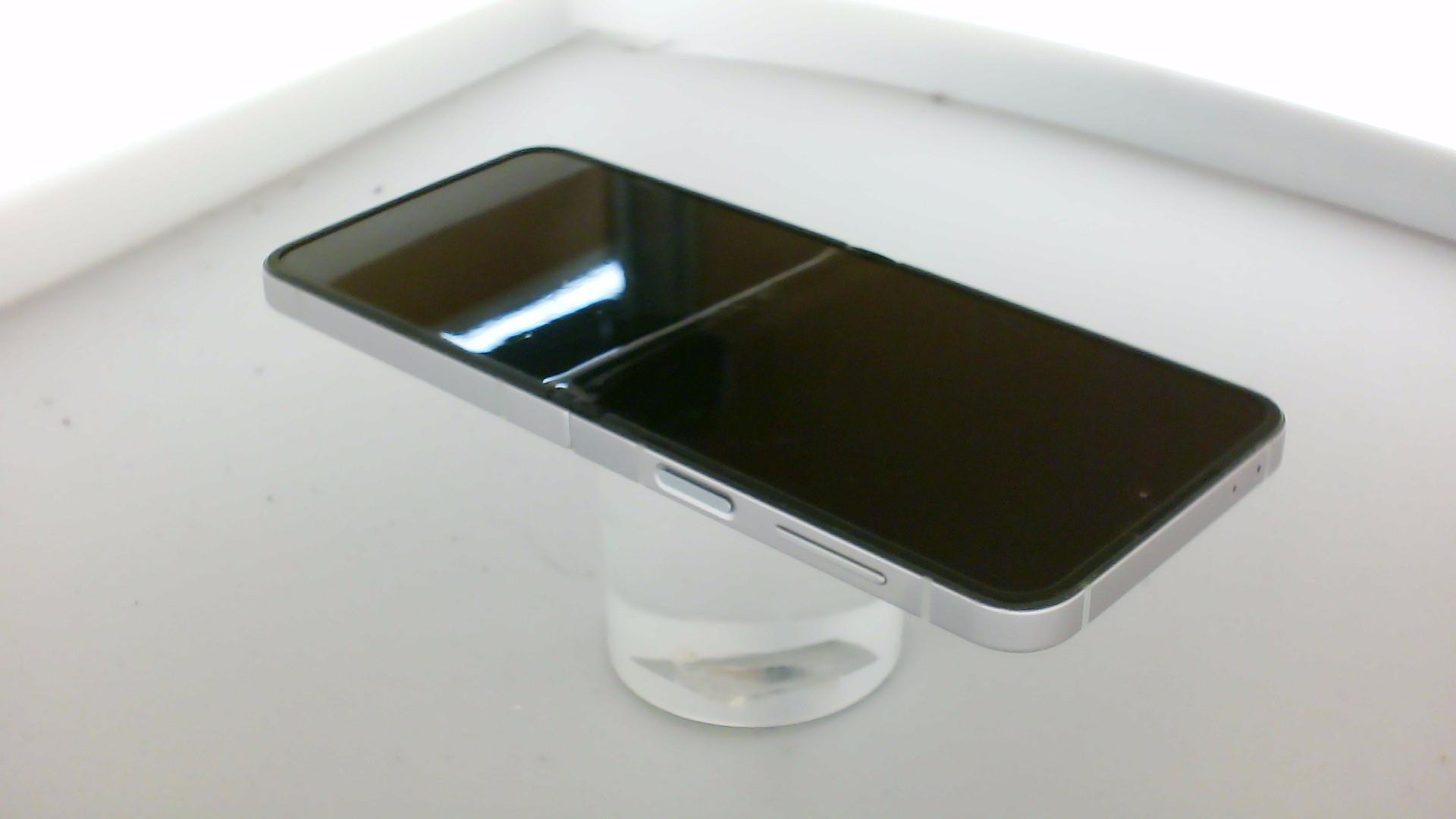 三星【三星Galaxy Z Flip6】5G全网通 星夜银 12G/256G 国行 8成新 