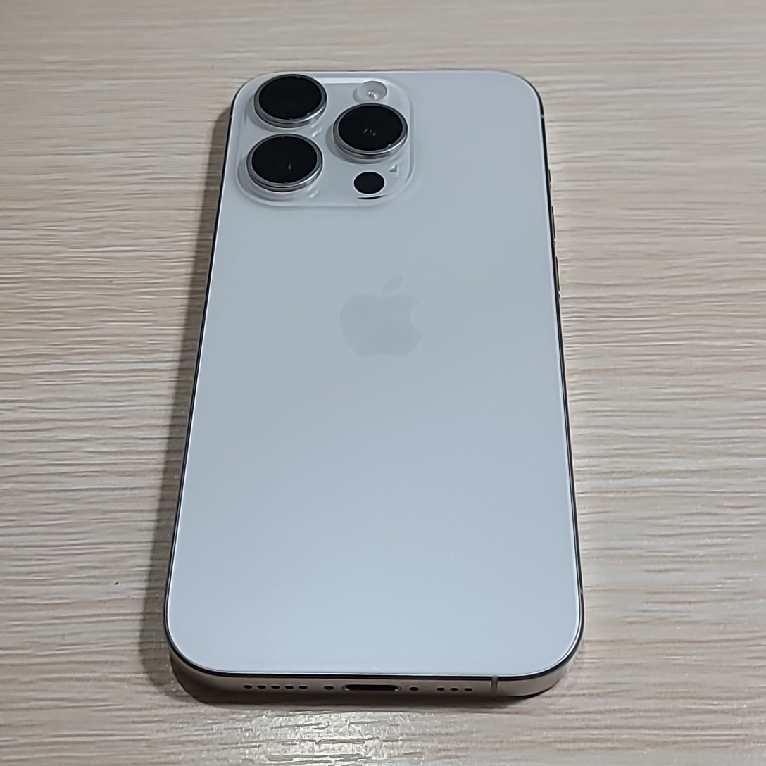 苹果【iPhone 15 Pro】5G全网通 白色钛金属 128G 国行 99新 