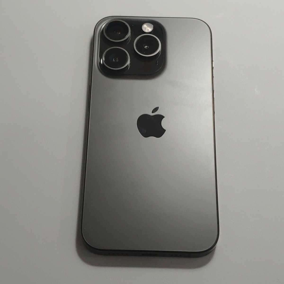 苹果【iPhone 15 Pro】5G全网通 黑色钛金属 256G 国行 99新 