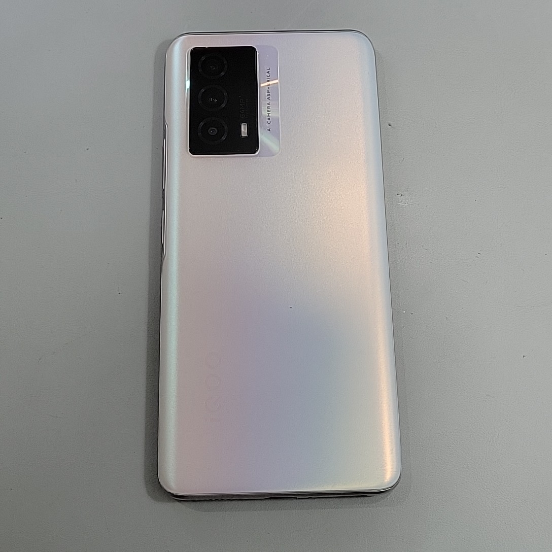 vivo【iQOO Z5】9成新 