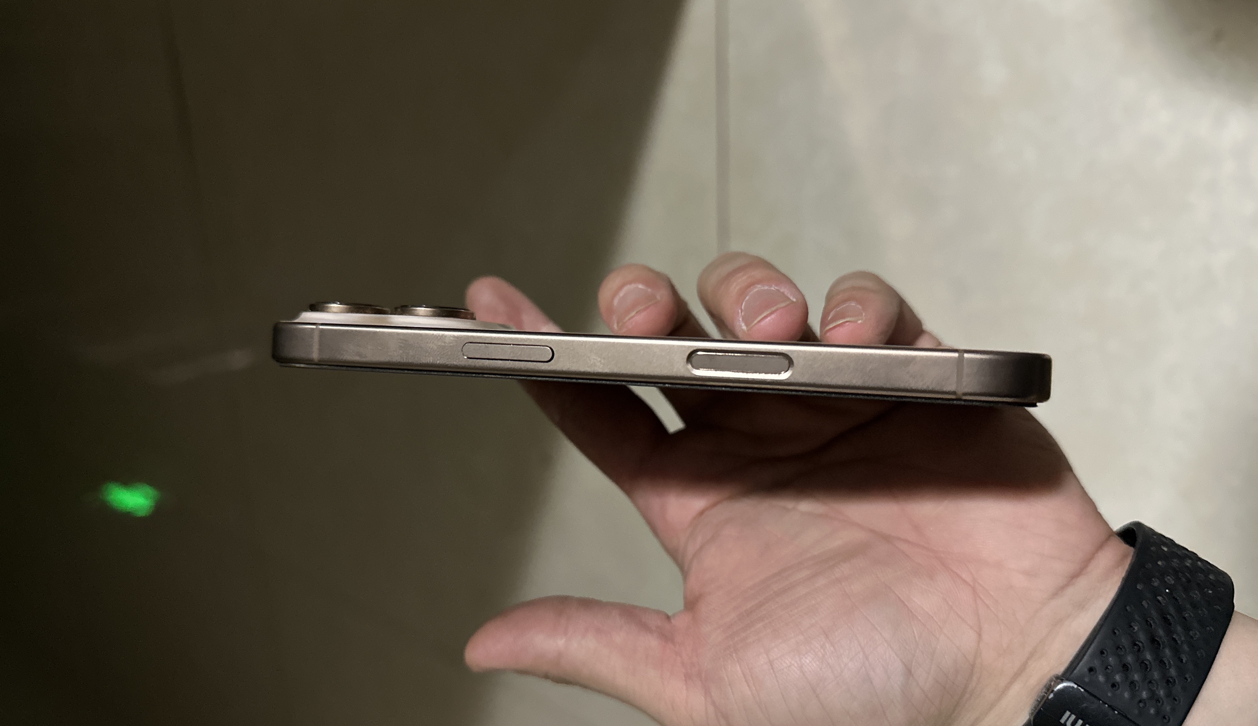 苹果【iPhone 16 pro】5G全网通 沙漠色钛金属 256G 国行 95新 