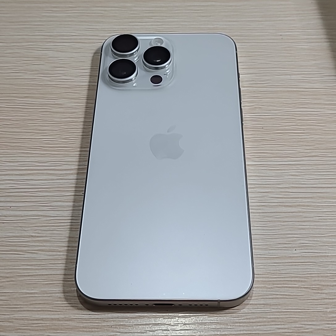 苹果【iPhone 15 Pro Max】5G全网通 白色钛金属 512G 国行 99新 
